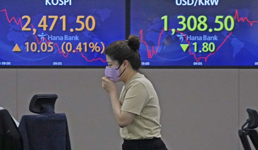 Asian Shares Rise After Winning Week on Wall Street